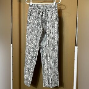 SO linen pant with elastic waist and drawstring